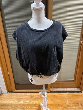 Ee:some cropped black top. - size small